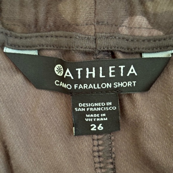 Athleta Camo Farallon Shorts Size Women’s 26 NWT - Picture 9 of 13